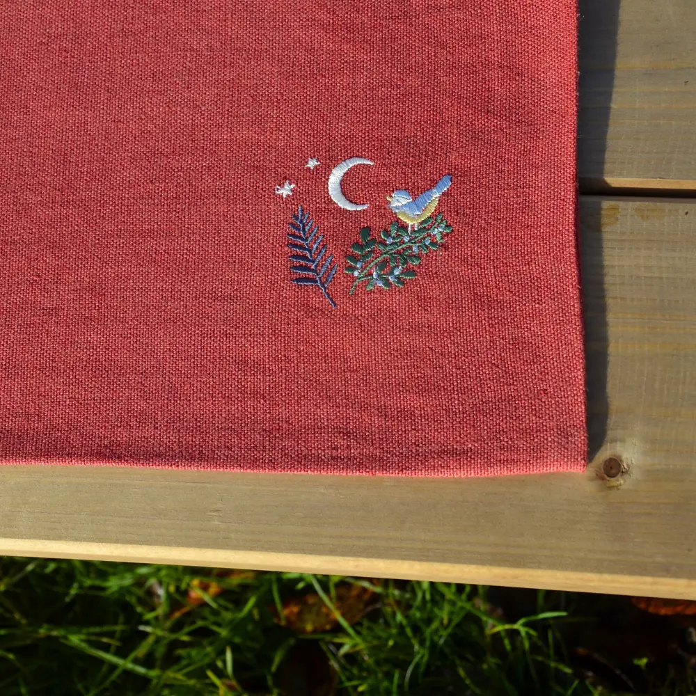 brode-foret-enchantee-zoom Sac à pain brodé forêt enchantée, vue zoomée du sac à pain