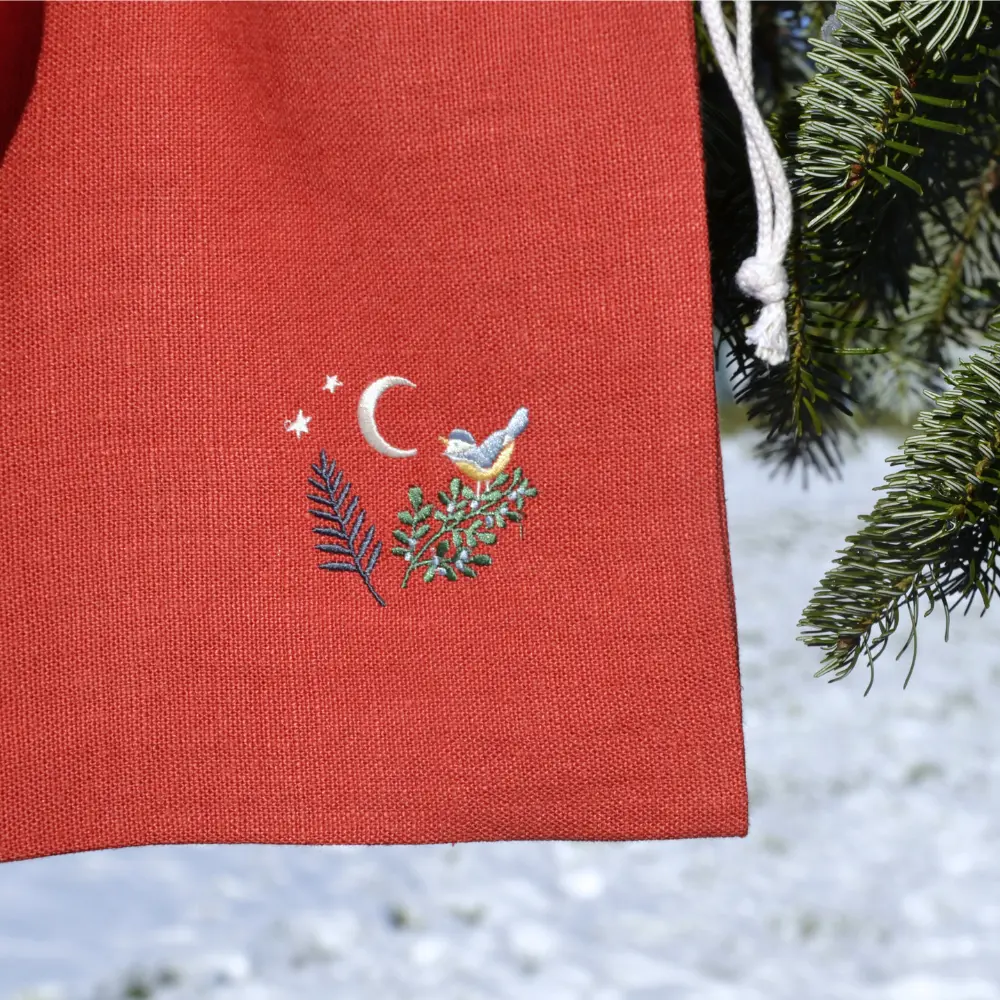 brode-foret-enchantee-neige-sapins Sac à pain brodé "forêt enchantée", neige et sapin