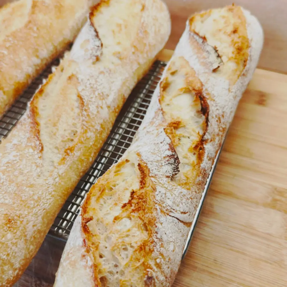 Baguettes au levain à la sortie du four